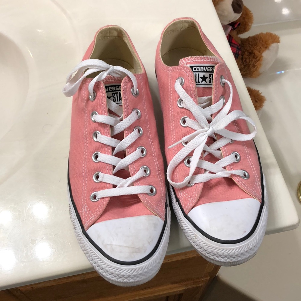 Converse pink